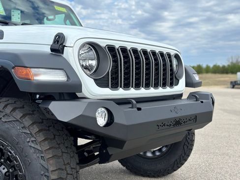 Used 2026 Jeep Wrangler Unlimited Sport AWD/4WD image 4
