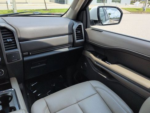Used 2021 Ford Expedition XLT RWD image 18