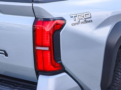 Certified 2024 Toyota Tacoma TRD Off-Road w/ TRD Off Road Upgrade Package AWD/4WD image 10