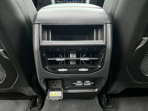 Used 2024 Jeep Grand Cherokee Altitude AWD/4WD image 18