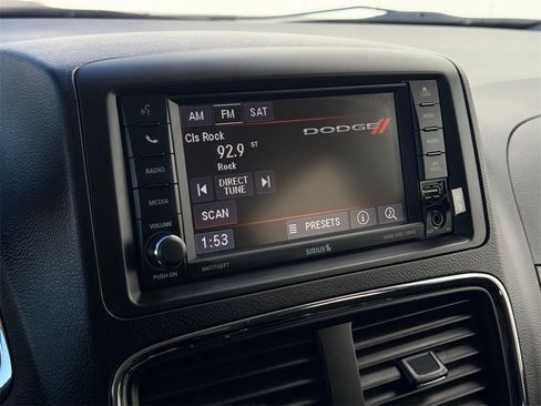 Used 2018 Dodge Grand Caravan SE w/ UConnect Hands-Free Group image 19