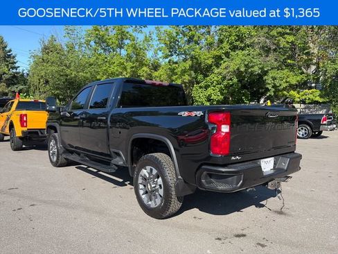 Used 2022 Chevrolet Silverado 2500 Custom w/ Custom Value Package AWD/4WD image 5