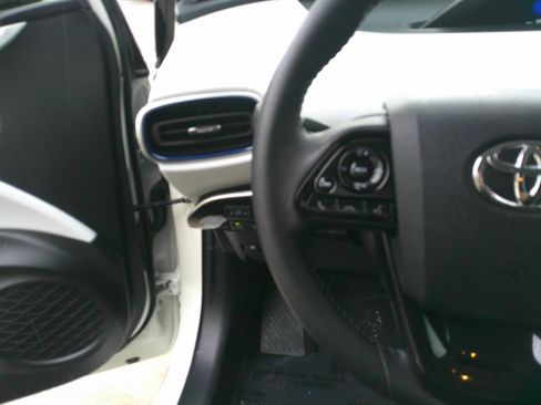 Used 2020 Toyota Prius Limited image 24