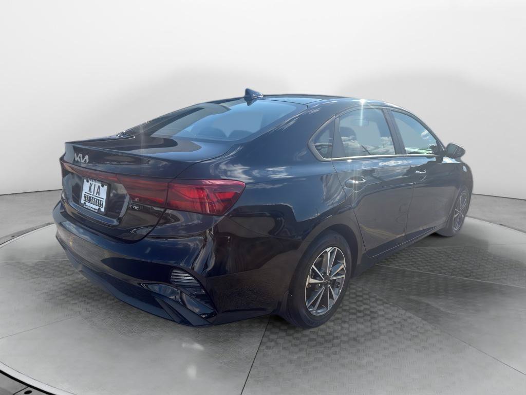 Used 2023 Kia Forte LXS w/ LXS Technology Package FWD image 3