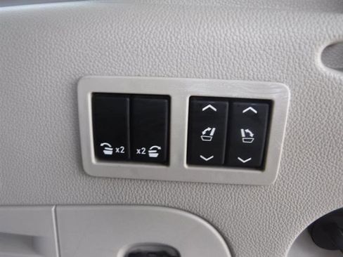 Used 2017 Cadillac Escalade ESV Premium Luxury image 35