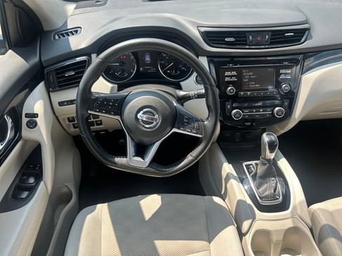 Used 2018 Nissan Rogue Sport SV w/ SV All-Weather Package AWD/4WD image 17