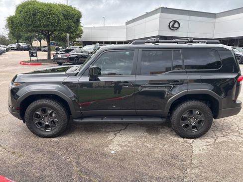 Used 2024 Lexus GX 550 AWD/4WD image 2
