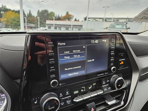 Used 2022 Toyota Highlander XLE image 23