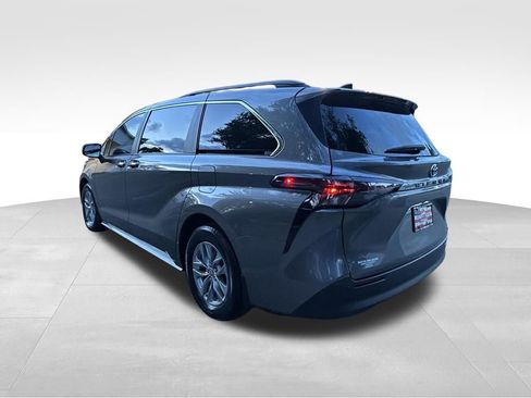 Used 2024 Toyota Sienna XLE image 7
