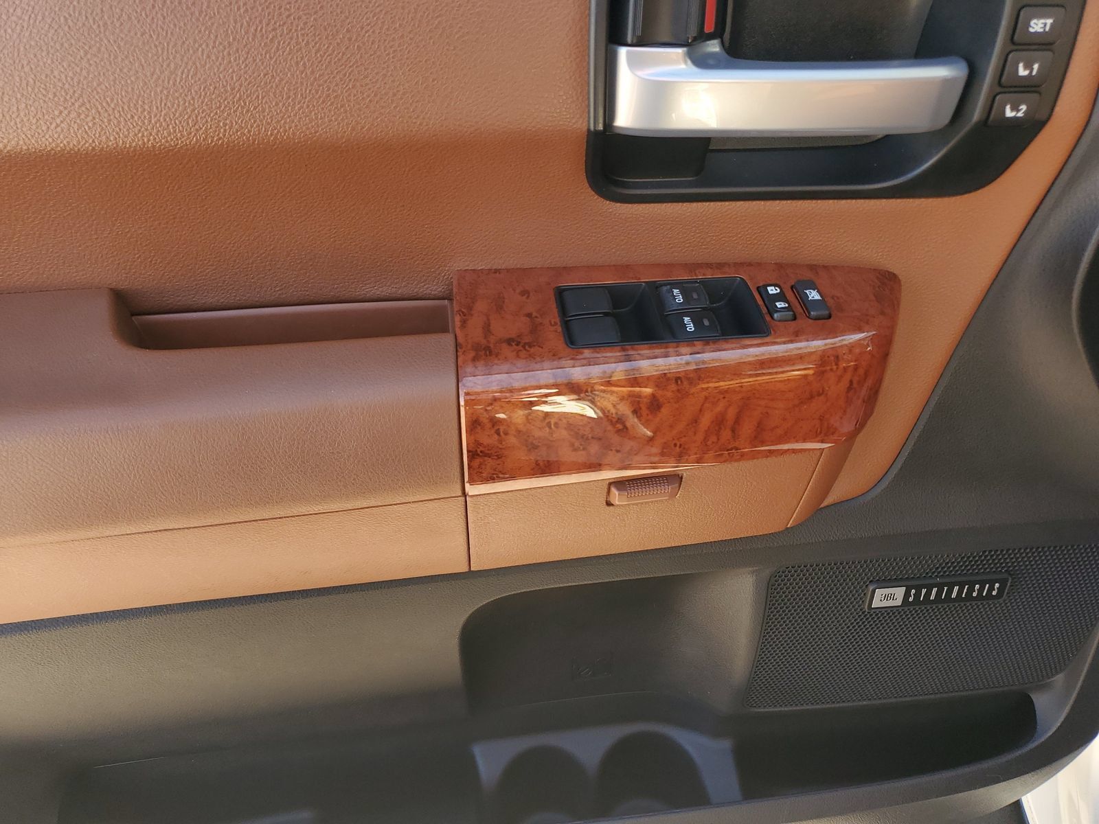 Used 2019 Toyota Sequoia Platinum AWD/4WD image 21