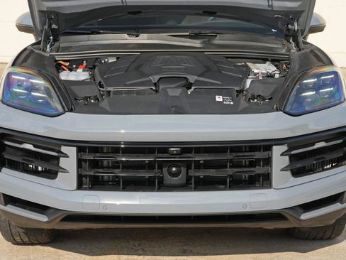 Used 2025 Porsche Cayenne E-Hybrid w/ Premium Package Plus AWD/4WD image 8