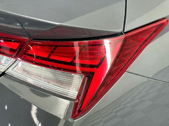 Used 2023 Hyundai Elantra Limited FWD image 31