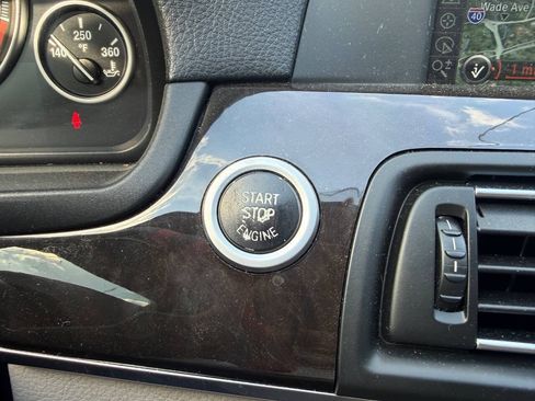 Used 2011 BMW 528i Sedan RWD image 18