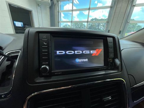 Used 2020 Dodge Grand Caravan SE FWD image 16