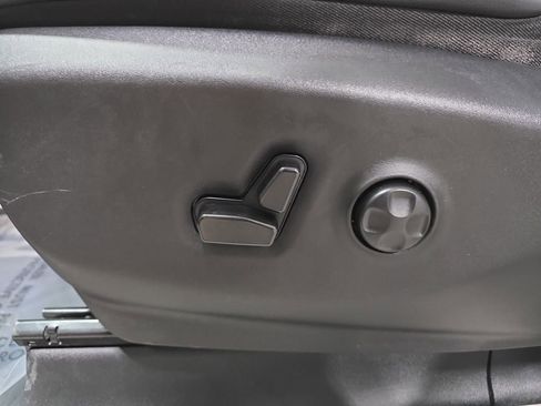 Used 2023 Chrysler Pacifica Touring-L FWD image 30