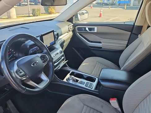 Used 2020 Ford Explorer XLT image 17