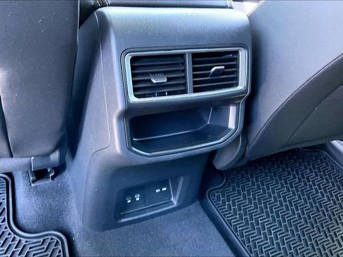 Certified 2026 Volkswagen Atlas Cross Sport SE w/ Panoramic Sunroof Package AWD/4WD image 18