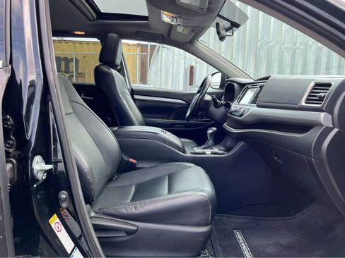 Used 2016 Toyota Highlander XLE image 16