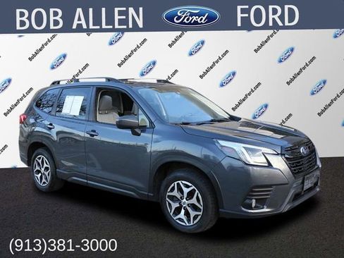 Used 2023 Subaru Forester Premium image 1