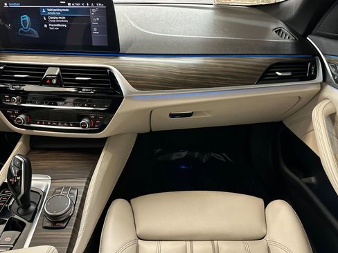 Certified 2023 BMW 530e w/ M Sport Package image 29