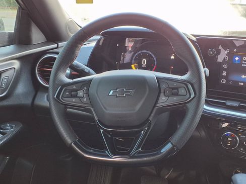 Used 2025 Chevrolet Trax RS w/ Driver Confidence Package FWD image 23