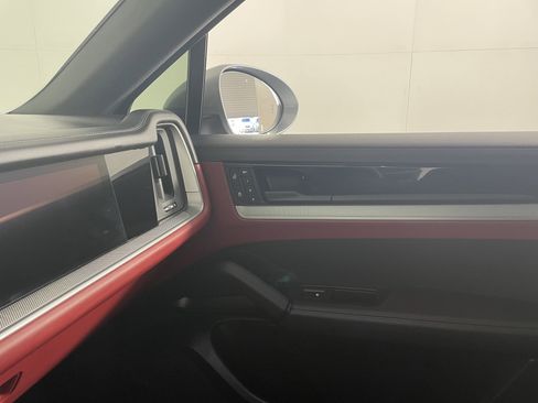 Used 2024 Porsche Cayenne Coupe image 14