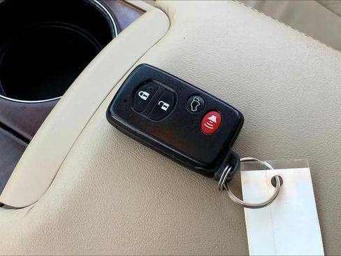 Used 2011 Toyota Venza AWD w/ Premium Pkg #2 image 14