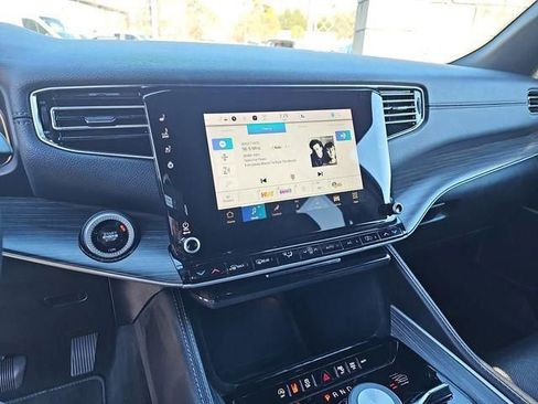 Used 2024 Jeep Wagoneer L Series III w/ Flexible Seating Group image 28