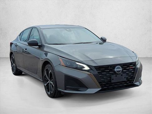 Used 2024 Nissan Altima 2.5 SR FWD image 3