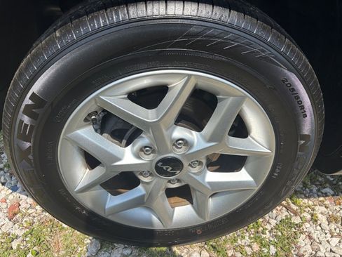 Used 2025 Kia Soul LX w/ LX Technology Package image 29