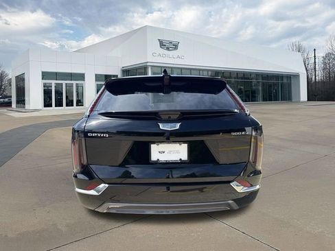 Certified 2025 Cadillac Optiq Luxury 2 w/ LPO, Floor Liner Package AWD/4WD image 4