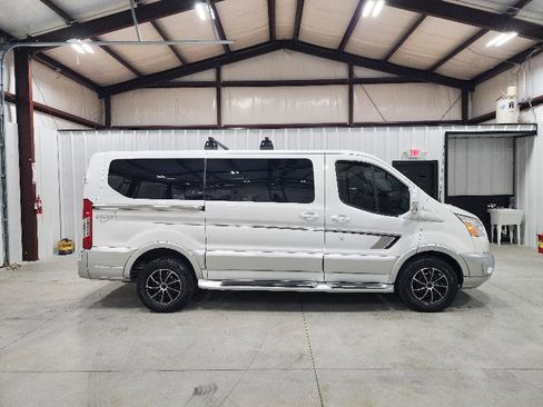 Used 2017 Ford Transit 150 XLT image 5