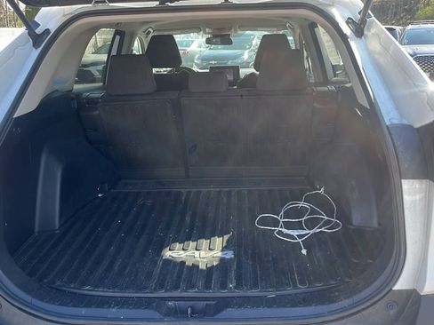 Used 2022 Toyota RAV4 LE image 9