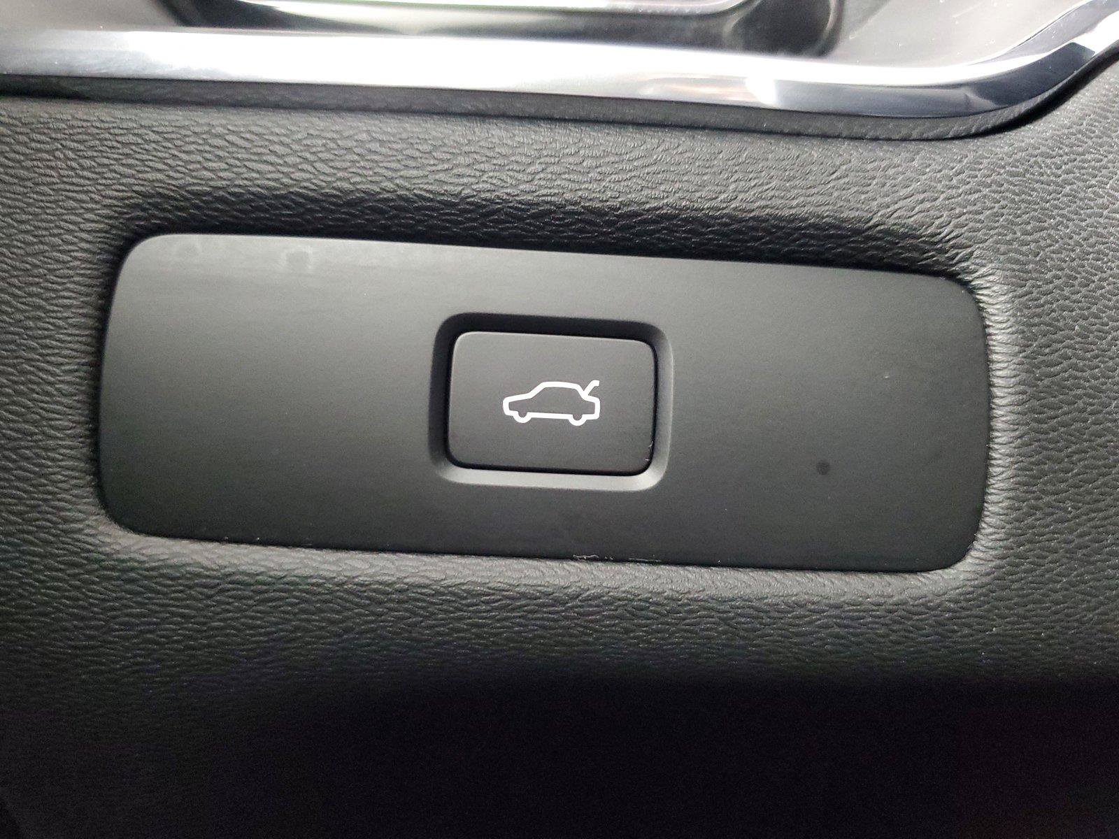 Used 2024 Volvo XC60 B5 Core w/ Protection Package Premier AWD/4WD image 35