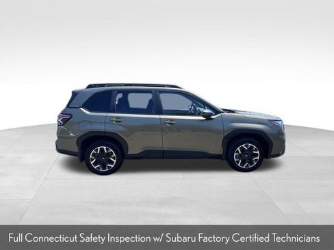 Used 2025 Subaru Forester Premium AWD/4WD image 9