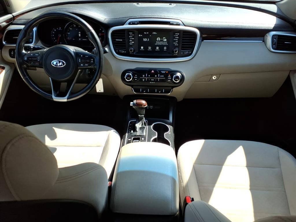 Used 2017 Kia Sorento FWD w/ LX Convenience Package image 12