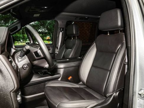 Used 2024 Chevrolet Suburban Z71 w/ Luxury Package AWD/4WD image 29