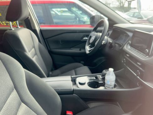 Used 2024 Nissan Rogue SV image 10