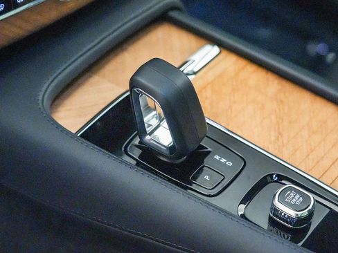 Certified 2024 Volvo XC90 T8 Plus w/ Protection Package Premier AWD/4WD image 21