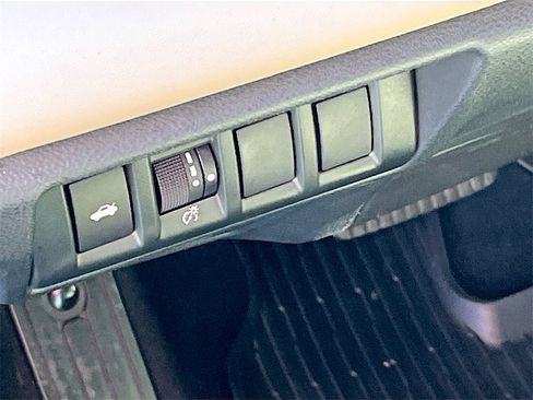 Used 2022 Subaru Legacy Limited w/ Popular Package #3 image 10