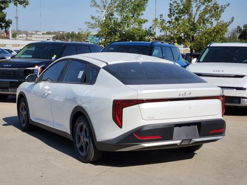 New 2025 Kia K4 LXS image 5