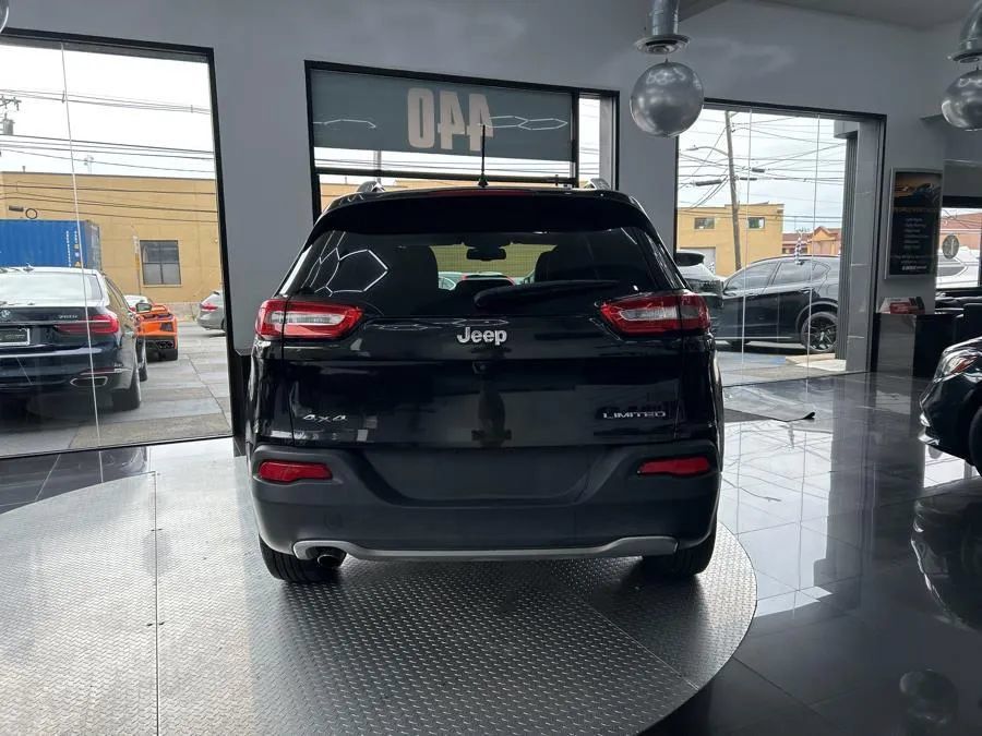 Used 2016 Jeep Cherokee Limited AWD/4WD image 5