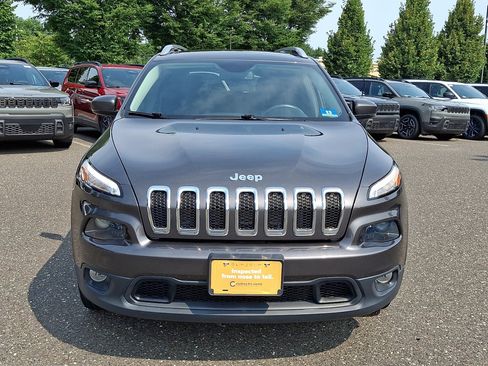 Used 2018 Jeep Cherokee Latitude Plus w/ Comfort/Convenience Group AWD/4WD image 8
