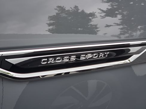 Certified 2024 Volkswagen Atlas Cross Sport SEL R-Line AWD/4WD image 10