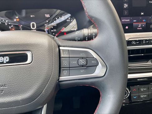 Used 2025 Jeep Compass Trailhawk AWD/4WD image 22