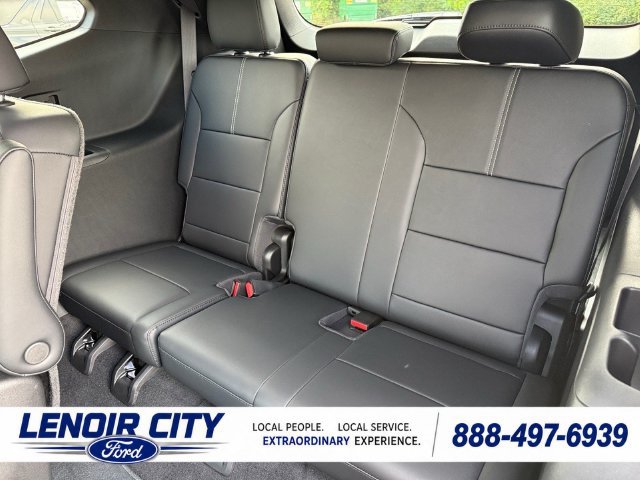 Used 2026 GMC Acadia Elevation w/ Elevation Premium Package FWD image 12