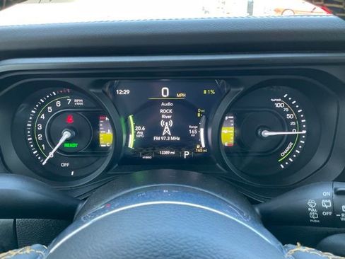 Used 2024 Jeep Wrangler Unlimited Sahara w/ Technology Group AWD/4WD image 4