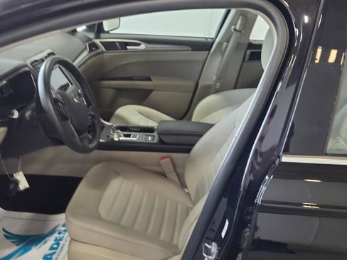 Used 2020 Ford Fusion SE FWD image 5