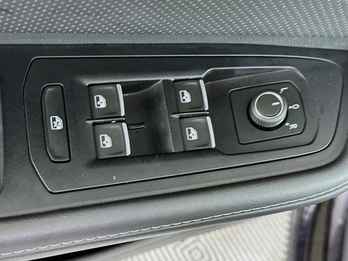 Used 2025 Volkswagen Atlas Cross Sport SE image 15