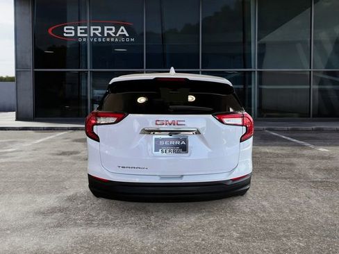 Used 2024 GMC Terrain SLE FWD image 3
